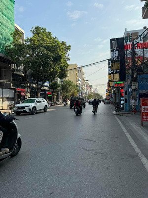tô hiệu mặt phố vỉa hè rộng nhất phố dòng tiền chảy về liên tục . giá 17,2 tỷ