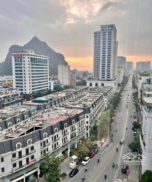 cho thuê nhà mặt phố 250m2, 5 tầng đường 25/4 hạ long, quảng ninh