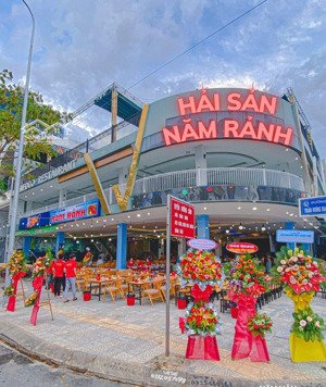 cho thuê góc 2 mt trần hưng đạo, gần cầu rồng,dt 620m2 giá 180tr/tháng