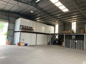 cho thuê kho xưởng tổng diện tích 1600m2. dt xưởng 1200m2 giá 60 triệu/th. lh 
