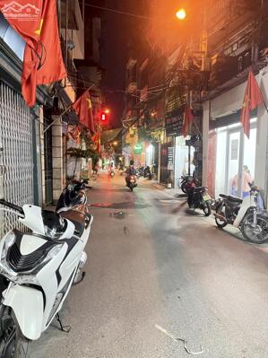 Cho thuê nhà phố Láng Hạ, Đống Đa, diện tích 35m2 đi khóa về mở, mặt ngõ ô tô tránh, gần trường học, tiện kinh doanh