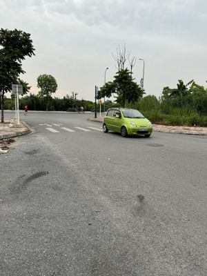 kẹt tiền bán gấp đất đấu giá khu tt8 cự khối, long biên diện tích 73,8m2, mt 5m liên hệ: 