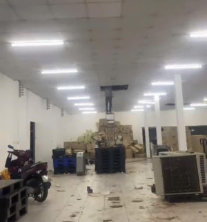 cho thuê mặt bằng kho bãi nhà bè dt 400m2 giá chỉ 25tr