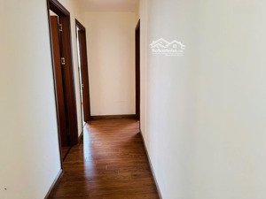 cần tiền bán gấp căn 3pn 2vs tầng 12 toà gemek 2 diện tích 89m2. ban công tây nam nhà đồ cơ bản