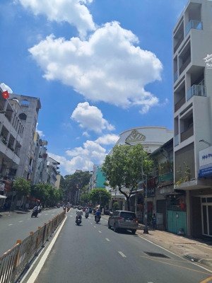 cho thuê nhà mặt tiền trần hưng đạo quận 5, 4x20m, 5 tầng, thang máy, giá 100 triệu/th 