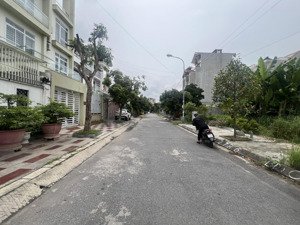 thửa đất biệt thự vườn hồng siêu đẹp phân lô khu n10 không lỗi lầm, diện tích 150m ngang 7,5m,
