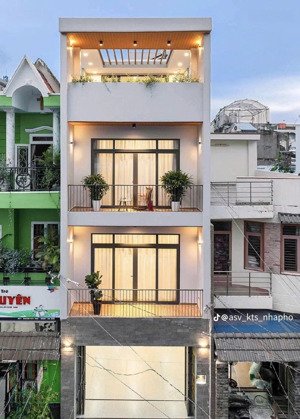 nhà ngộp 5tỷ300/87.9m2 ngay trương định -p.bến thành -quận 1 đang cho thuê 32tr. gần chợ bến thành