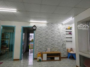 cho thuê căn hộ 2 phòng ngủ đường hai bà trưng đối diện trường highshool 4.5tr/tháng