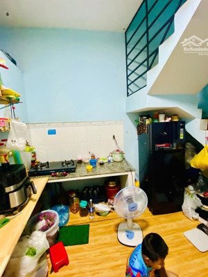 nhà 3 tầng - ngang 8m - hxh - cho thuê 8 triệu