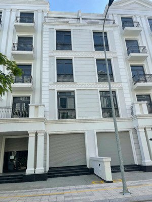 hàng hiếm cho thuê nhà phố the manhanttan vinhomes quận 9 giá 28 triệu/tháng có thang máy