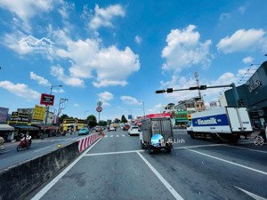 giá 49tr/m2 đất view sông ngay phạm văn đồng-chợ thủ đức ngang 20m xd được 4 tầng đường xe tải né