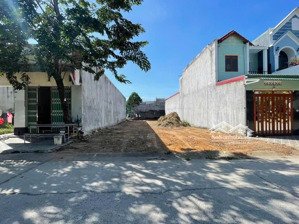 đất tt. tt cần giuộc, dt: 5 x 22 (110m2) sổ hồng 1 chủ, mt 8m nhựa, đất xây dựng tự do