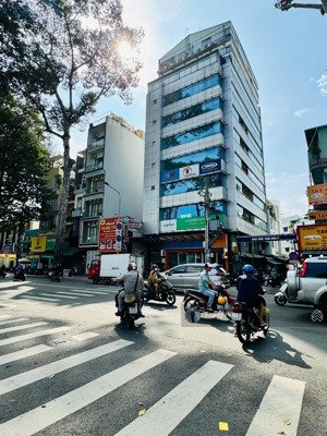 tòa building mt nguyễn chí thanh quận 5. dt 12 x 23m - hầm + 10 tầng. hđt 600 triệu - giá 115 tỷ