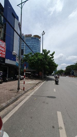 bán nhà 4 tầng mặt phố trạm trôi ql32 sổ 55,2m2 vỉa hè 5m kinh doanh