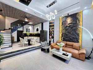 mình cần cho thuê căn nhà đẹp 3 tầng full nội thất cao cấp núi thành, quận hải châu