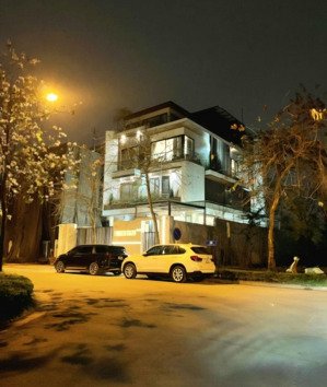 cập nhật quỹ căn biệt thự cao cấp ciputra hà nội, giá hợp lý ạ. 