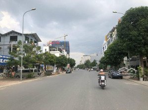 cho thuê mặt phố thuận an view:hồ điều hòa,trung tâm trâu quỳ/ gia lâm dt:90m2x4,5 tầng/giá : 30tr