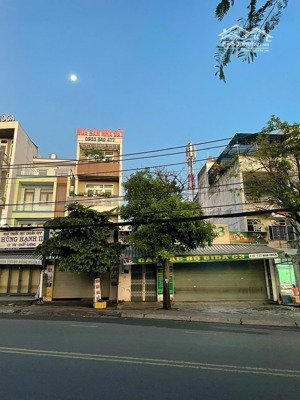 bán nhà mặt tiền đường cao thắng, p12, q10 dt 8x18m 2 lầu hđt 200tr/th giá 70 tỷ