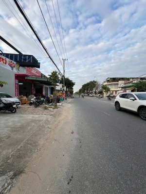 bán nhà cấp 4 đường phạm hùng. kinh doanh buôn bán đều được