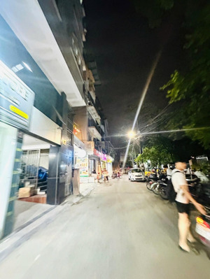 chính chủ bán nhà phạm văn đồng cầu giấy 40m ngõ thông lô góc 089945 tám 3 tám 1