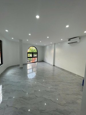 cho thuê văn phòng tại phố hoàng sâm, 35 triệu, 80m2, mặt tiền 20m, view đẹp!