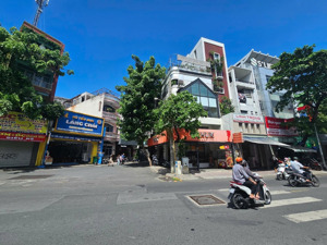 cho thuê nhà căn góc 3 mặt tiền đường hoàng hoa thám p12 tân bình - dt 18x6 - trệt 2 lầu -giá inbox