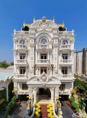 cần bán gấp tòa nhà mặt tiền ngô quyền, p8, quận 10; 8,4x24m; 8 tầng tm; hđt: 200t; giá 110 tỷ tl