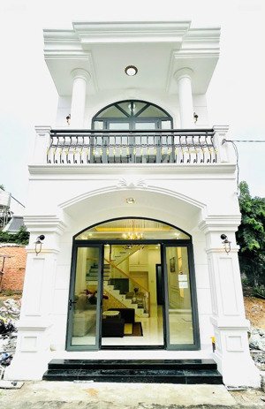 chỉ cần 700tr sở hữu ngay nhà phố ở chợ mới giang điền ,dt lớn 172m2 ,3pn,2wc , đường thông tứ phía