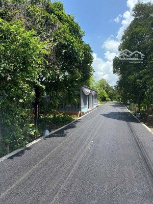 chủ gửi bán mảnh đất vườn 363m2 thổ cư 60m2 4,77 tỷ vuông từng cm, mt đường nhựa an sơn 50 thuận an