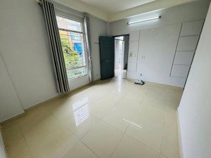 cho thuê phòng ngay kdc đại phúc ngay phạm hùng nối dài. s: 28m2. nội thất cơ bản. giá: 3tr/tháng