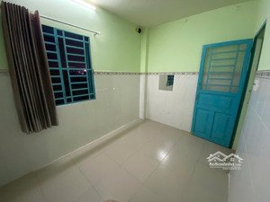 chính chủ cho thuê phòng trọ ngay cầu chữ y quận 8 - dt 12m2 có wc trong phòng - giá 2.3tr/tháng