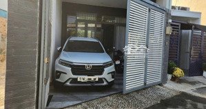 nhà mới 4 tầng trung tâm quận 2, xe 7 chỗ đậu trong nhà. cách nguyễn thị định đang mở rộng chỉ 100m