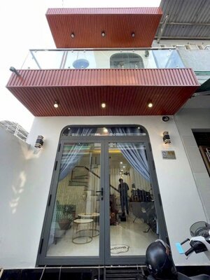 Nhà trệt lầu gần công viên Lưu Hữu Phước