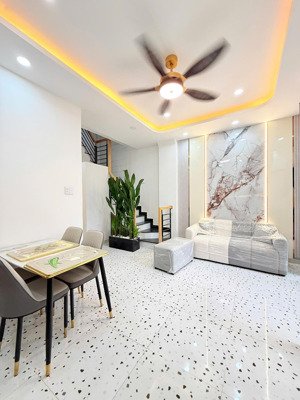 chính chủ bán nhà hxh nđc p.4 q.pn 5,4x7,2 cn 36,8 nhà mới 3tầng 3pn 2wc nt 5,31 tỷ lh 