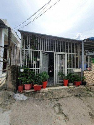 cho thuê nhà nguyên căn hẻm 112 nguyễn văn quá 5 triệu/ tháng.