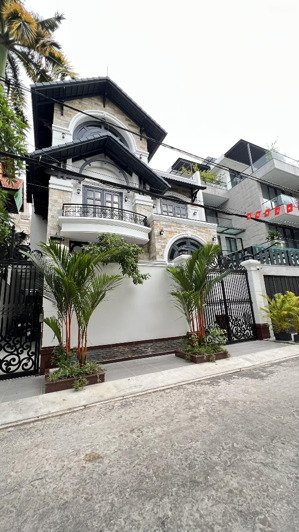 ngộp bank siêu biệt thự khu compound phổ quang tân bình - 8,5x23 xd 3 tầng - giá 34tỷ.