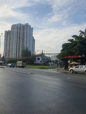 bán nhanh nhà 1 trệt 3 lầu shop verosa park khang điền view công viên giá 14,5 tỷ