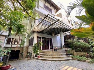 cho thuê toà nhà có sân vườn khu võ thị sáu quận 3