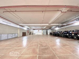 tòa văn phòng 8 tầng hầm phố duy tân 180m2 mt 10m vỉa hè ôtô đỗ tránh ngày đêm giá 102 tỷ