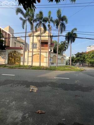 Bán biệt thự Bến Xưa, P. Thạnh Lộc, Q.12: 15 x 20, giá 21 tỷ