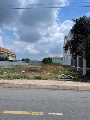 bán đất tại trường thpt nguyễn thị một 127m2/650tr. nguyễn an ninh , tt cần giuộc, long an.