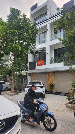 cho thuê nhà 4,5 tầng mới xây thang máy- mặt phố to - vỉa hè đỗ ô tô