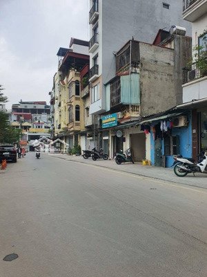 tòa văn phòng phố nguyễn hoàng - vị trí đắc địa - phân lô - 3 ô tô tránh