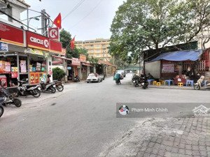 chính chủ cho thuê phòng trọ cạnh đh thương mại cách 100m đi bộ đầy đủ an toàn pccc. lh 