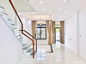 nhà phố giá tốt 5x20m mặt đường d(25m) giá 26 triệu, 1 trệt 3 lầu, đã hoàn thiện phù hợp ở và vp