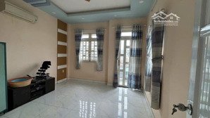 hẻm 5m bàn cờ q3 sát mặt tiền, dt 4.5x9m, trệt 3 lầu 3pn3wc, làm vp, nail, shop