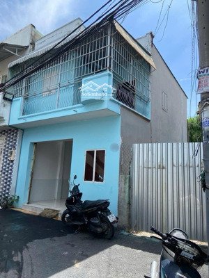 nhà lầu sổ hồng sạch. ngay sau chợ đầu mối thủ đức. đường lê thị hoa. phường bình chiểu. giá tốt.