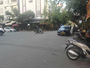 nhà mặt đường lô 22, vị trí sáng, giá cực tốt, dòng tiền đều