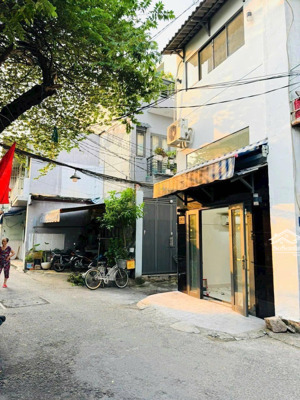 bán gấp căn nhà đường phạm văn bạch, phường 15, quận tân bình, 1 trệt 2 lầu giá 3tỷ100tr