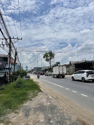 mặt tiền đường 825 cách vinhomes green city hậu nghĩa chỉ 900m